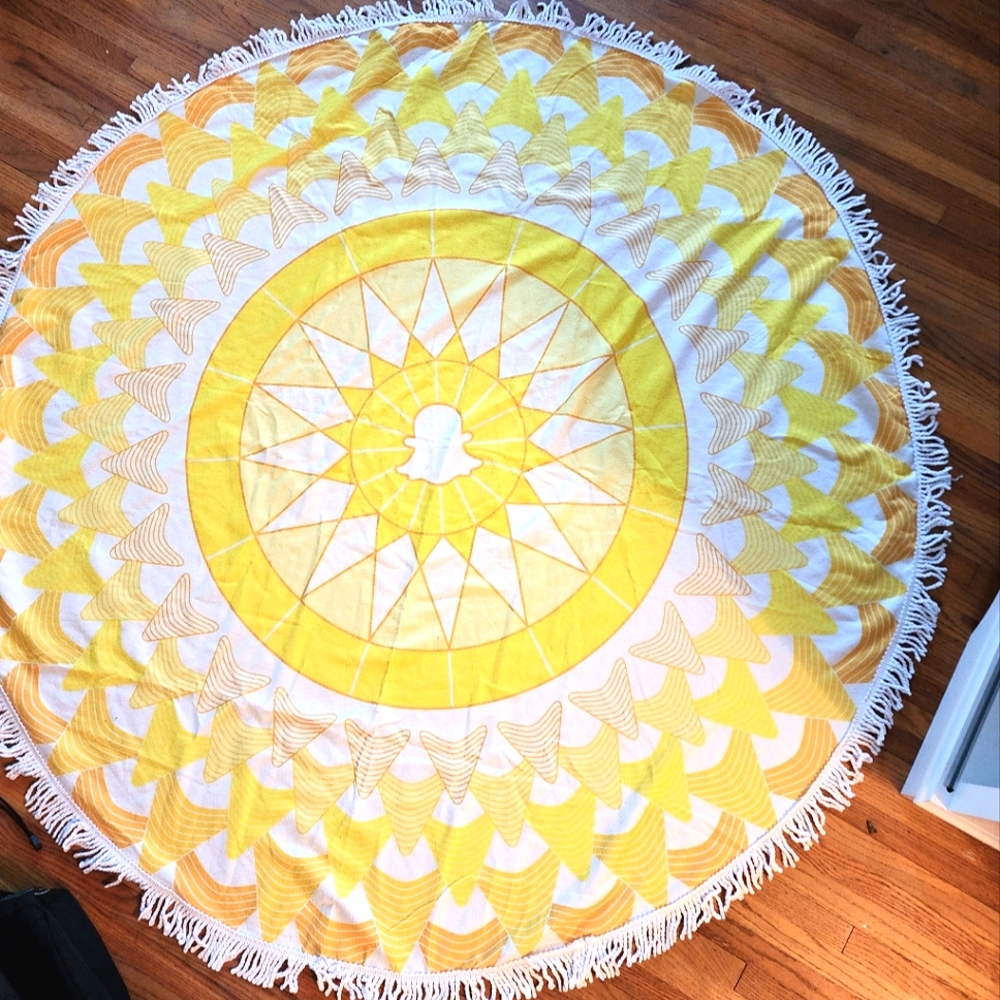 Limited edition snapchat round fringe white and yellow beach towel NWOT